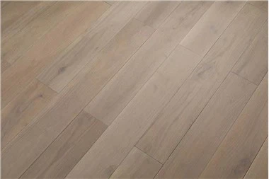 Je li brončani pod od tikovine lako ukloniti ako je potrebno?